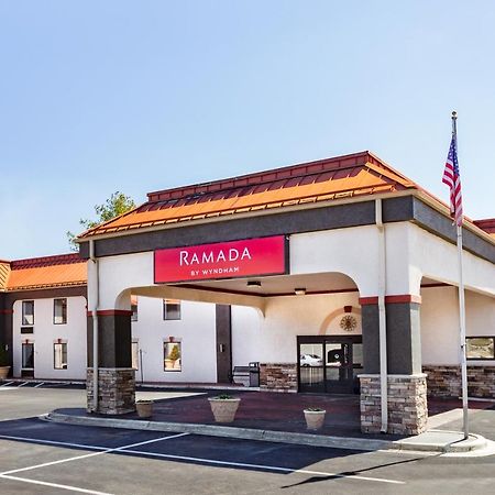 Ramada By Wyndham Hendersonville Exterior photo