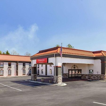 Ramada By Wyndham Hendersonville Exterior photo