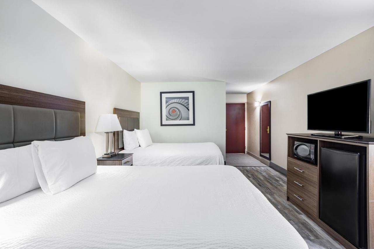 Ramada By Wyndham Hendersonville Exterior photo
