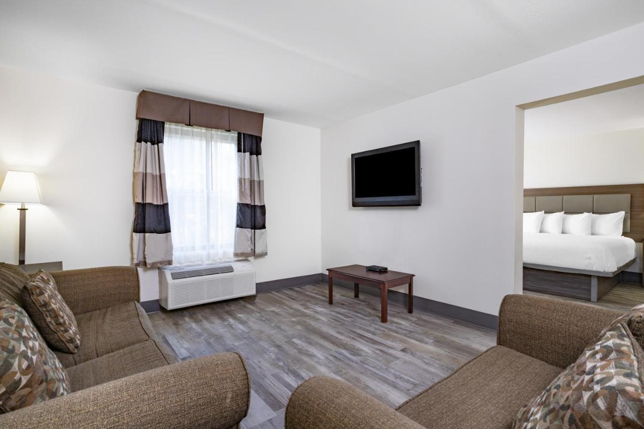 Ramada By Wyndham Hendersonville Exterior photo