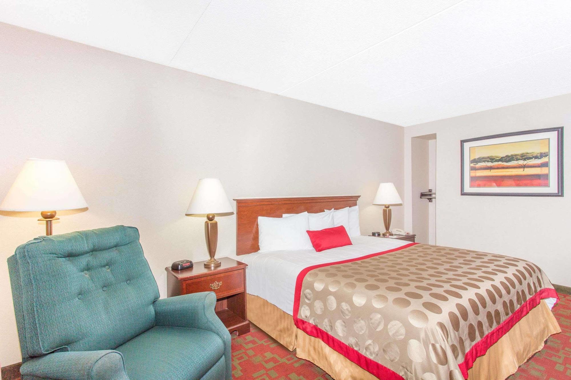 Ramada By Wyndham Hendersonville Exterior photo